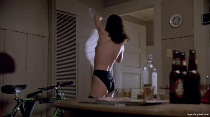 Модель Линда Хермоса голая.