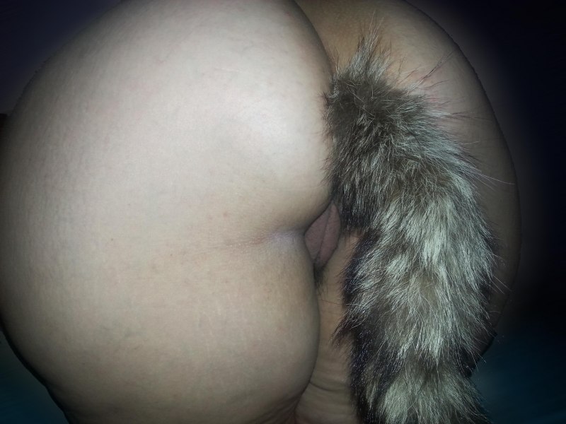 Анальный хвост в юной попке