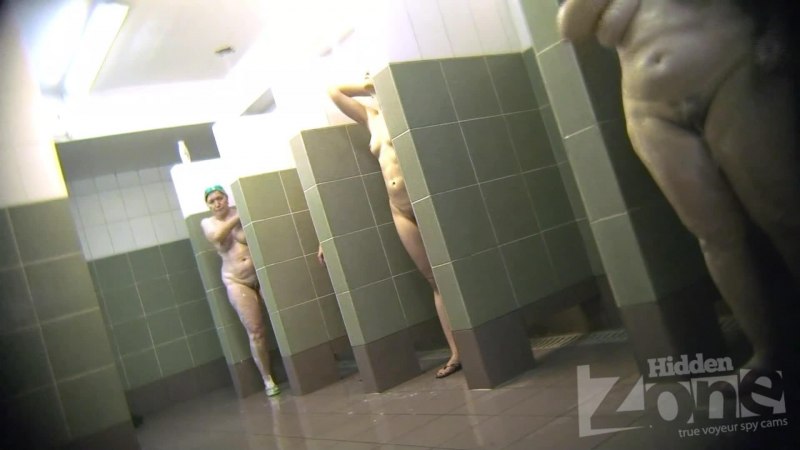 Мамка в душе скрытая камера