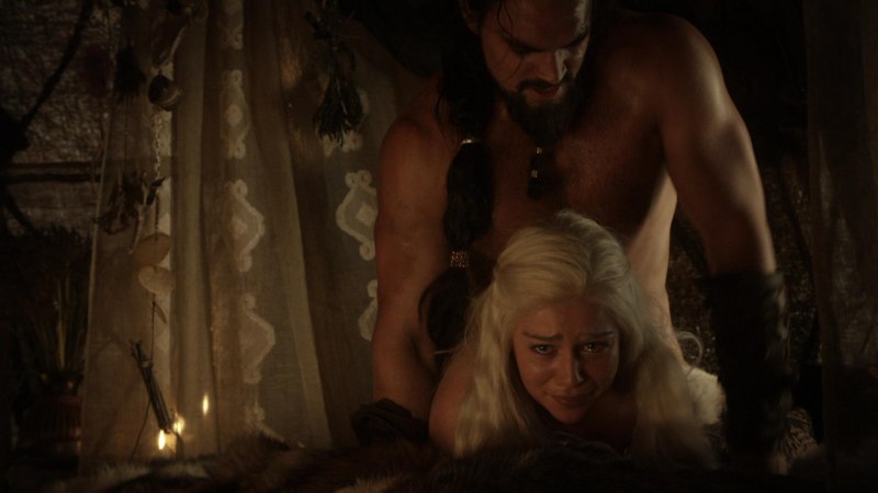 Эмилия Кларк постельные сцены