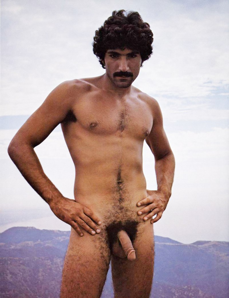 Зрелые голые мужчины на пляже