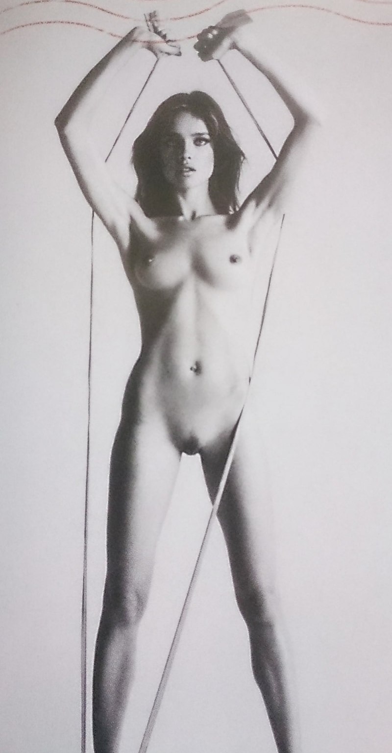 Эмбер Валлетта топлесс