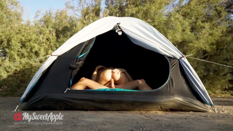 Трах в палатке на природе