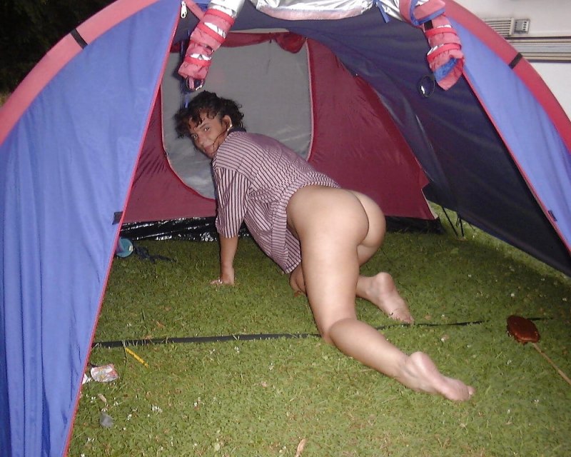 Старухи голышом в палатке
