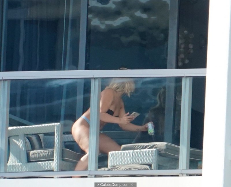 Пейдж Ванзант голая грудь