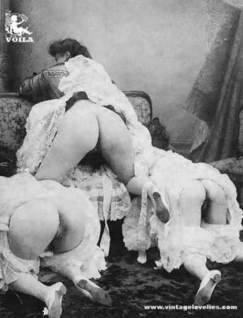 Первые эротические фотоснимки