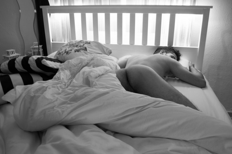 Красивый голый мужчина с членом