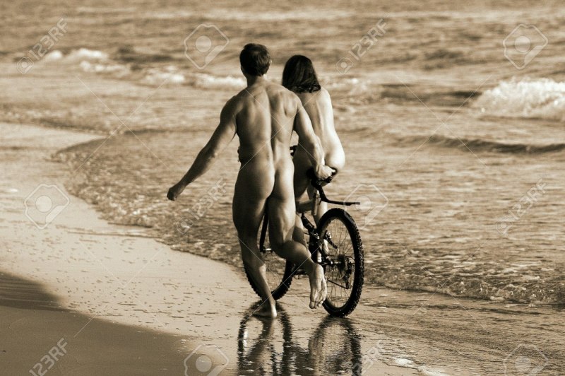 Голые пары на велосипедах гифки