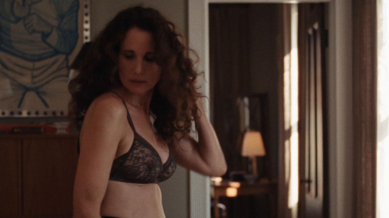 Энн Хэтэуэй сиськи в фильме