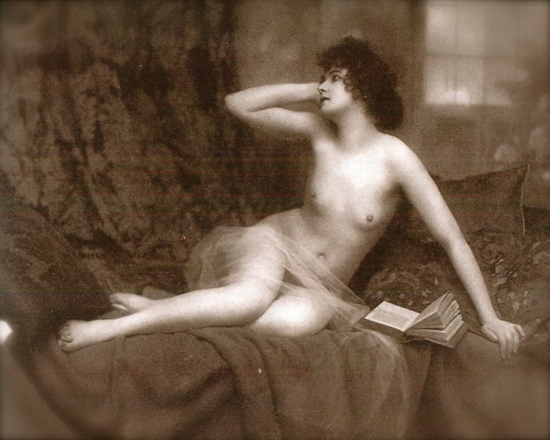 Голая чернокожая рабыня ретро