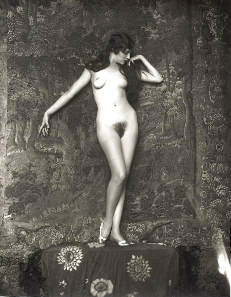 Красивые голые женщины 20 века