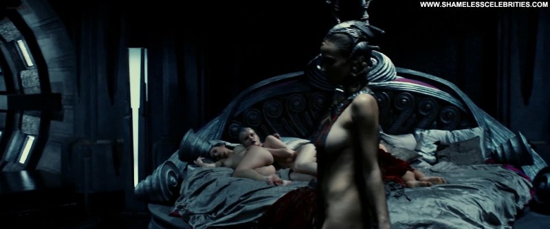 Katee Sackhoff topless to clean up on Riddick