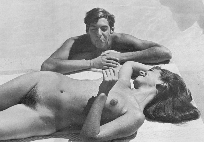 Голые женщины 70-х на пляже