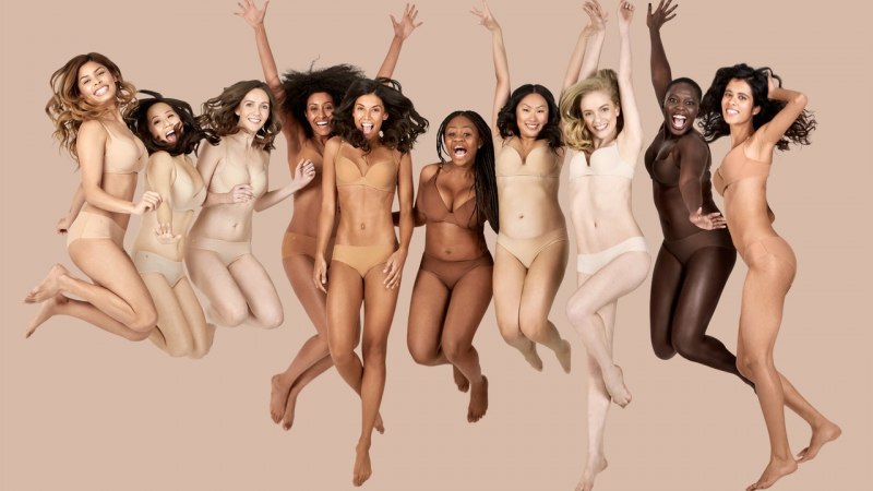 Много красивых голых женщин