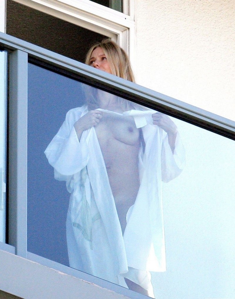 Памела Андерсон топлесс