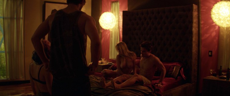 Голая грудь Марсей Монро супер Майк