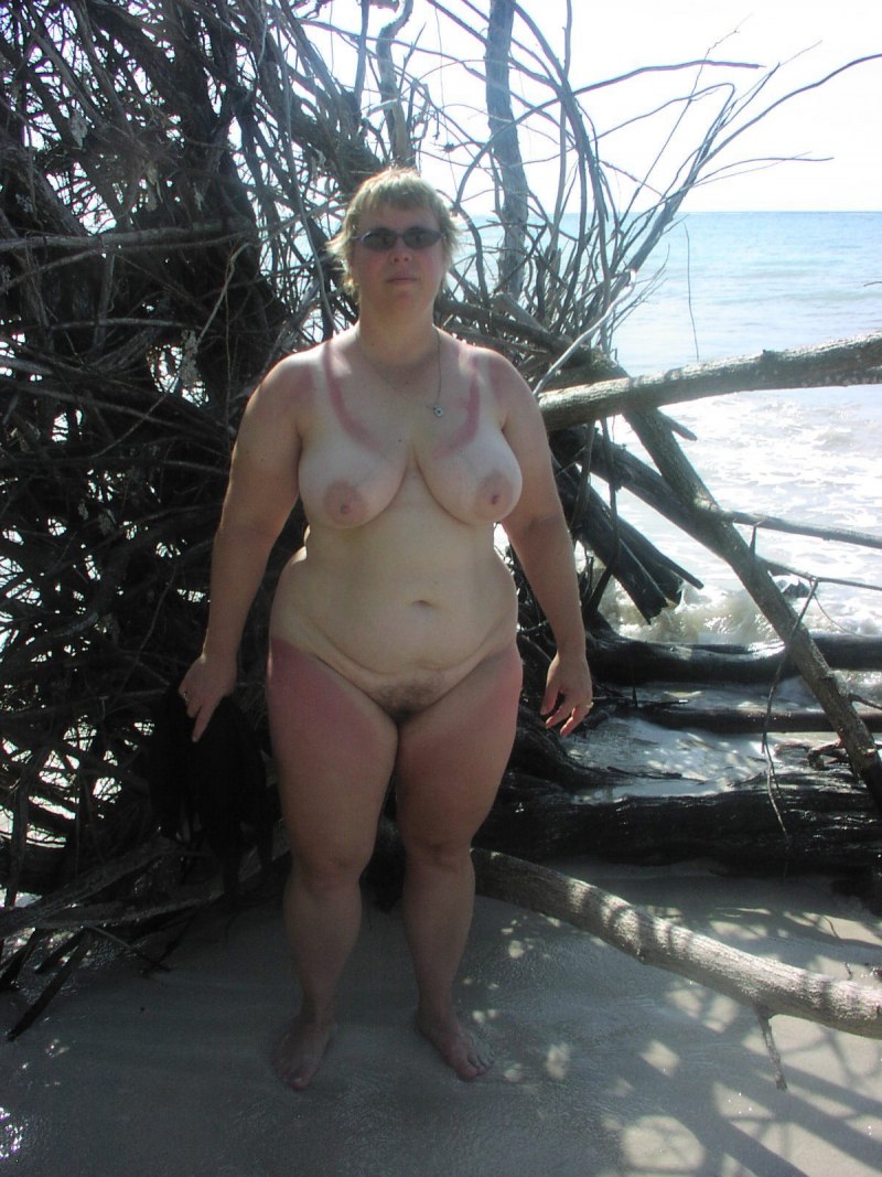 Толстые голые женщины на пляже