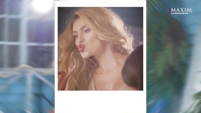 Леся Никитюк в белом купальнике