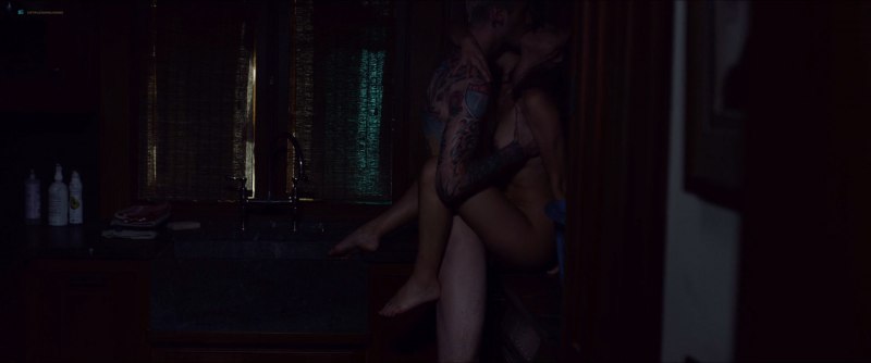 Роза Салазар Bird Box