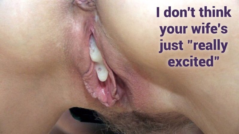 Вытекает из вагины школьницы на улице