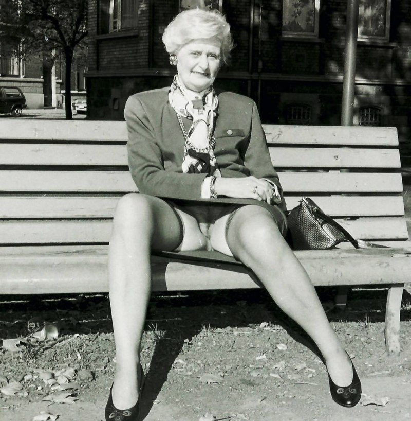 Ретро женщины без трусиков