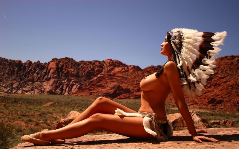 Индейская девушка с большой грудью