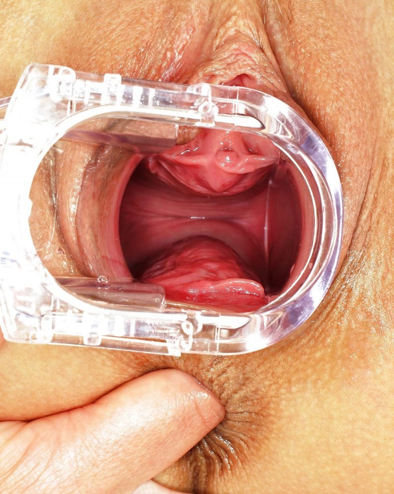 Внутри вагины девственницы