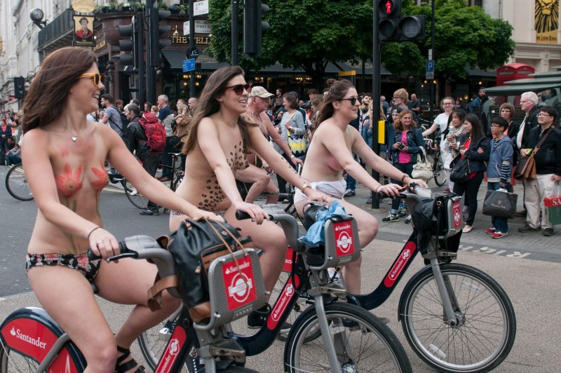 Всемирный день голых велопокатушек