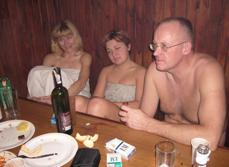 Голые зрелые пары в бане