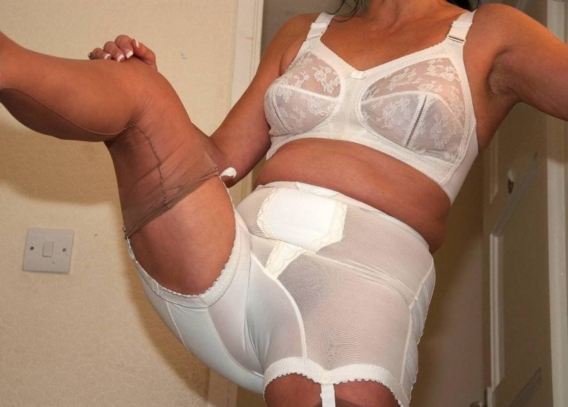 Переодела мужа в женское