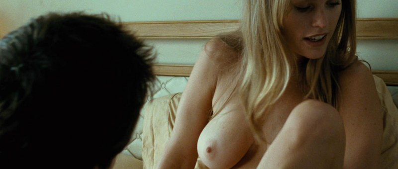 Элис Ив грудь