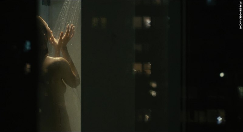 Андреа Райсборо топлесс