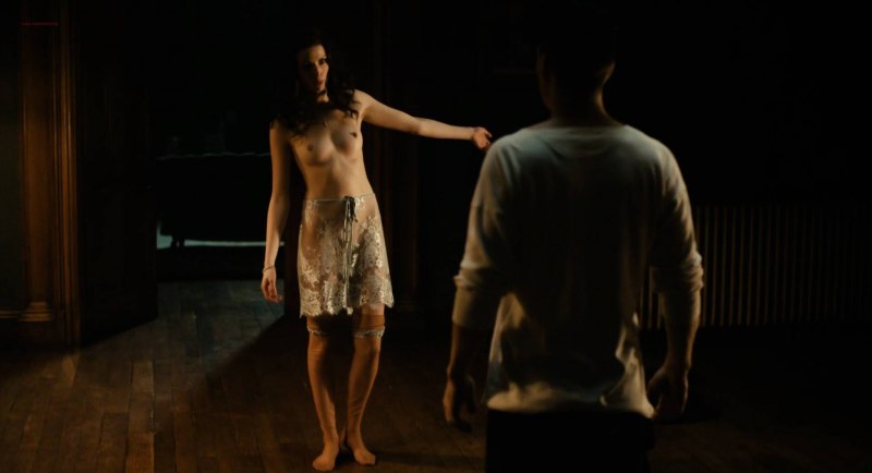 Гайте Янсен острые козырьки голая