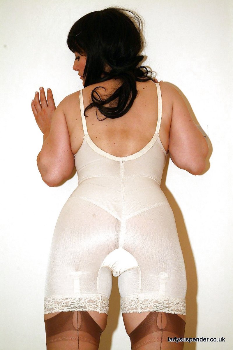 Зрелые в колготках и панталонах