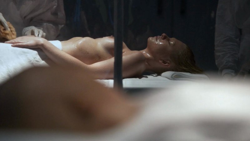 Александра Гордон голая