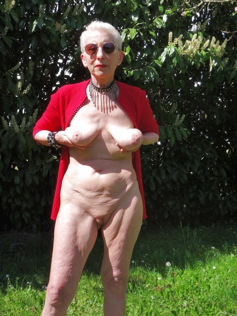 Голая старушка Изабель