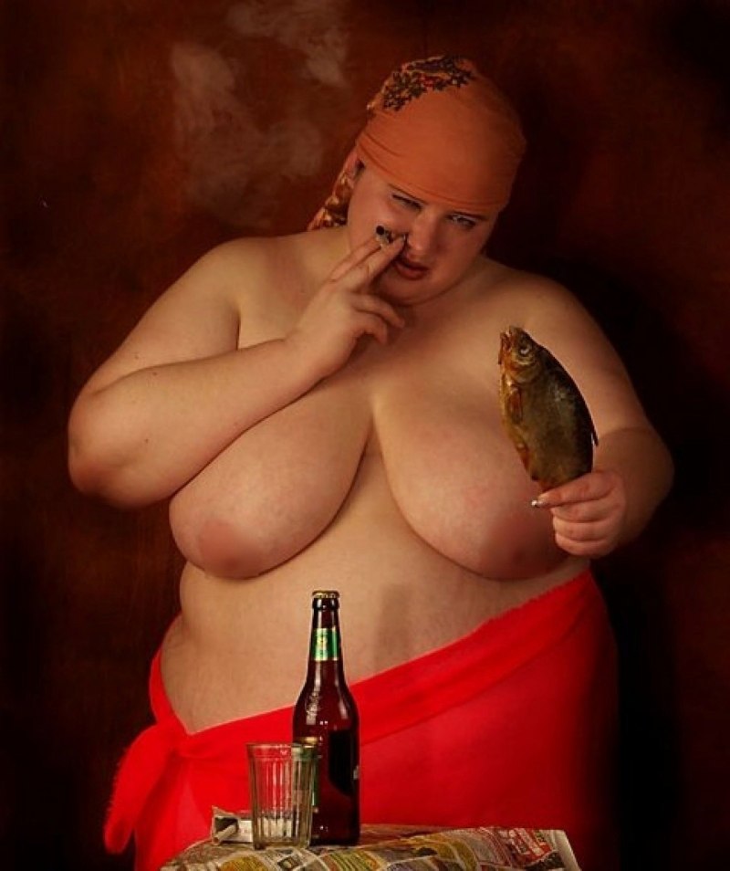 Официантка с большими сиськами