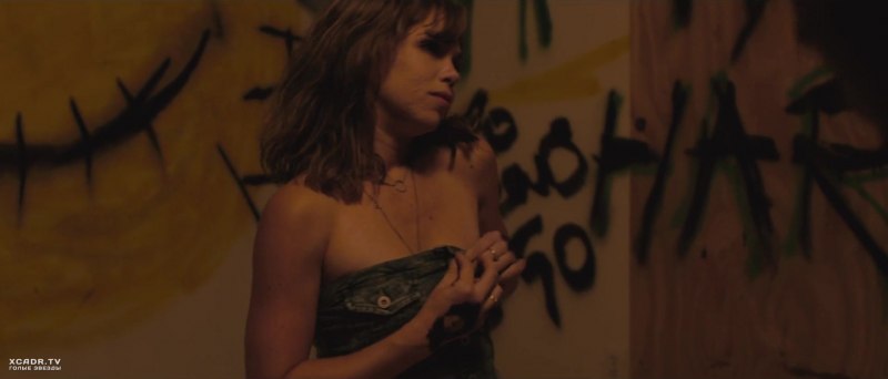 Дженнифер Холлэнд голая