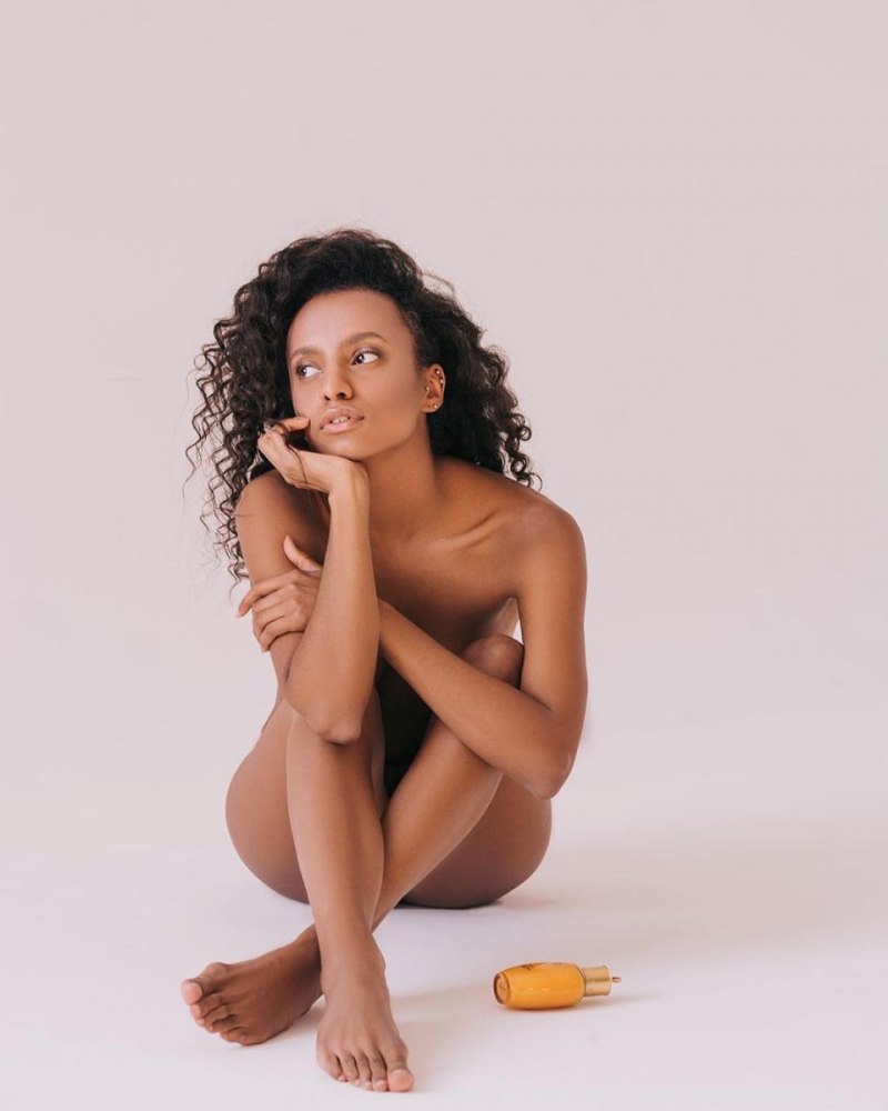 Екатерина Никитина 95 квартал сняла лифчик