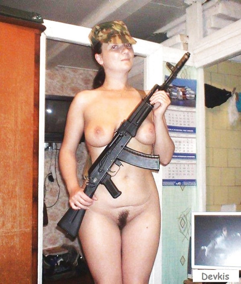 Порнозвезда в военной форме