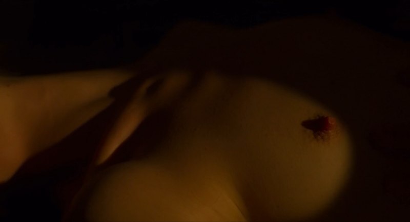 Джессика рот голая попа