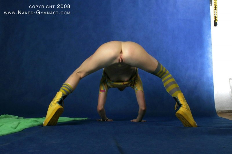 Спортсменка засветила промежность