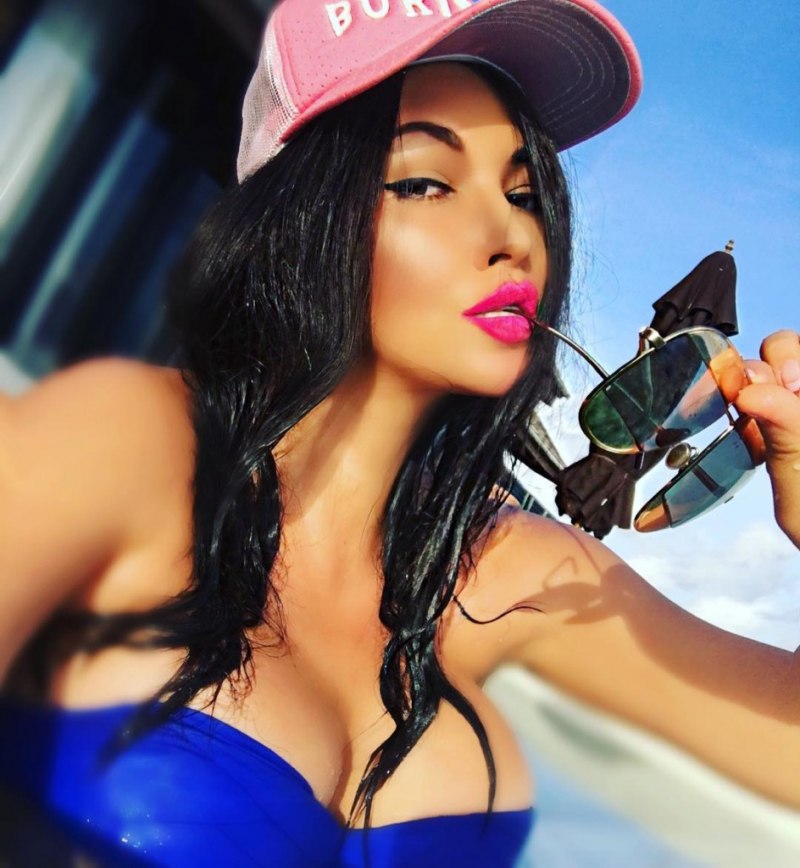 Ирина Дубцова брюнетка