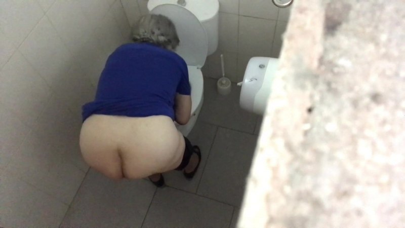 Бабы в общественной бане