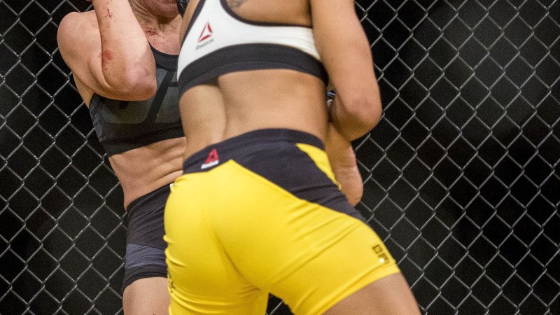 Миша Тейт голая сиськи