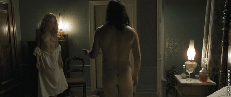 Голая Бриттани Робертсон