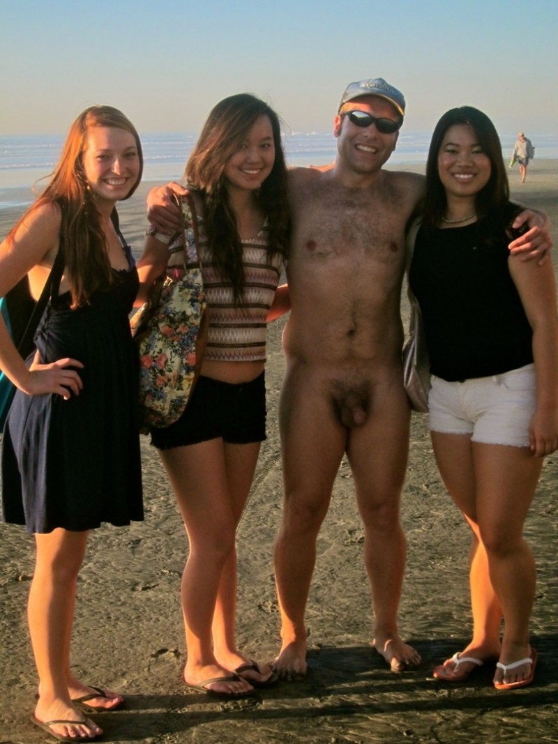 Голые мужчины одетые женщины