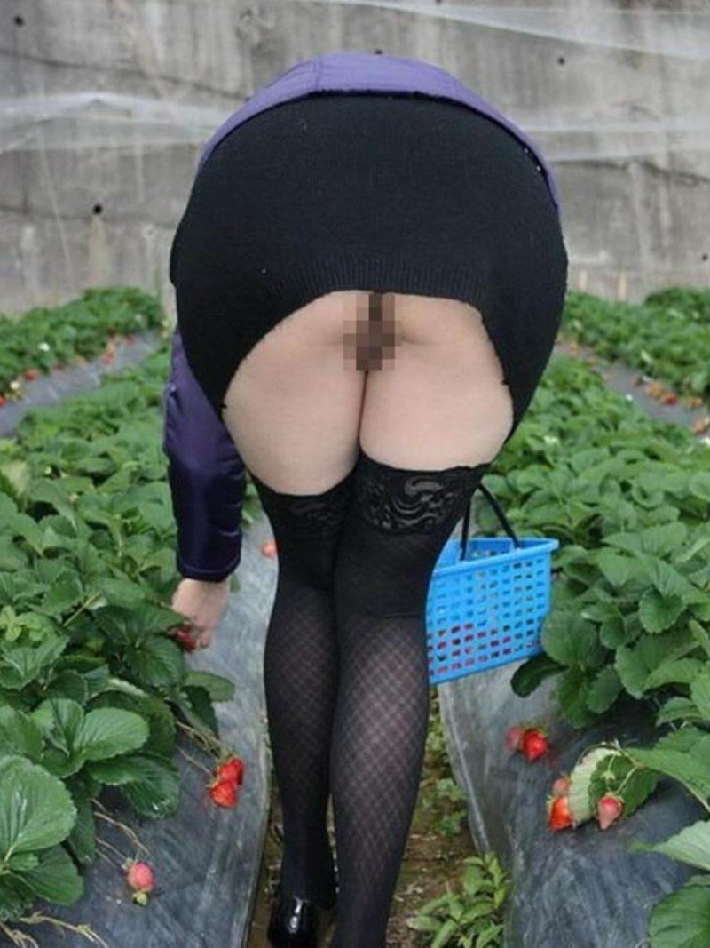 Анал под короткой юбкой