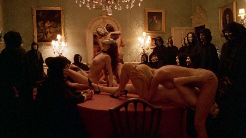 Групповой трах в публичном доме