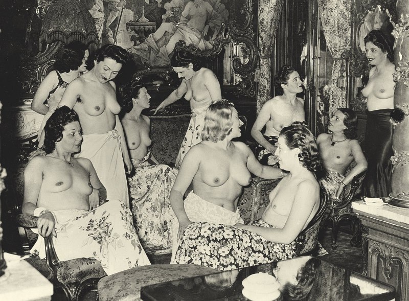 Голые бабы в публичном доме